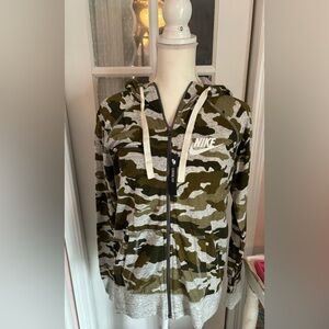 Nike camo NWT zip jacket